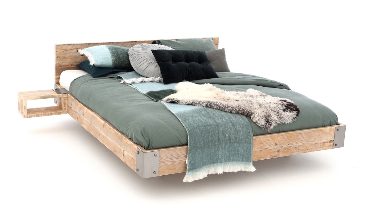 Steigerhouten bed zwevend industrieel uitgevoerd Steigerhouten bed zwevend industrieel uitgevoerd