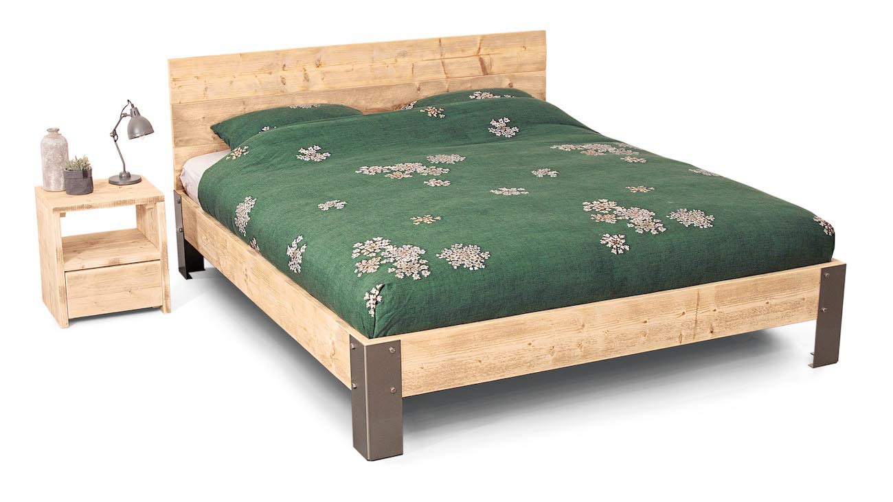 Bed stoer steigerhout staal Bed stoer steigerhout staal