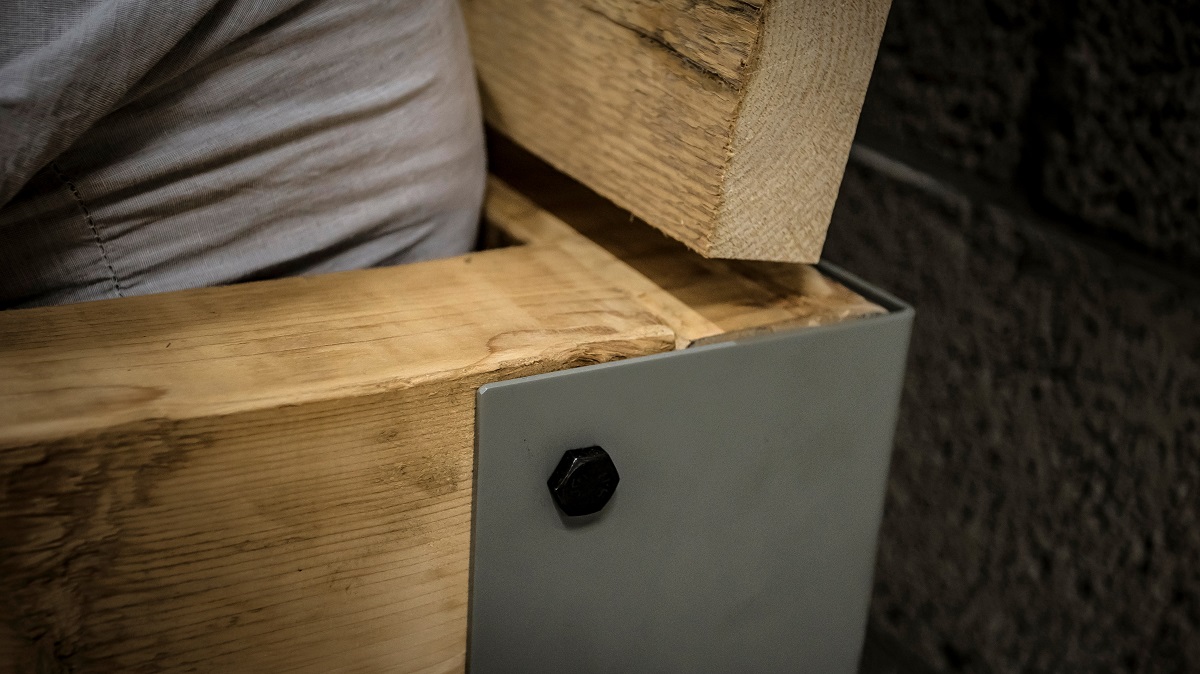 bed zwevend oude balken staal hoofdbord bed zwevend oude balken staal hoofdbord