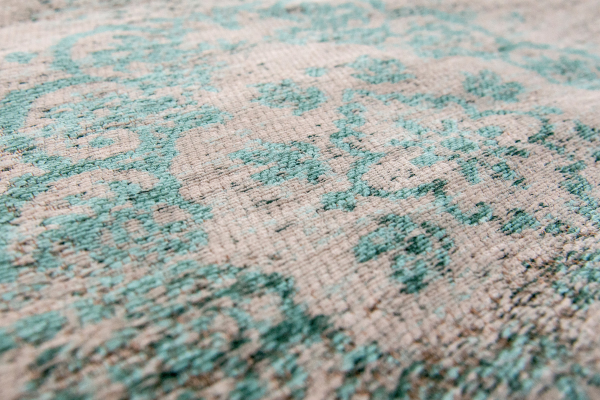 Vloerkleed vintage medaillon grijs groen stoer Louis de Poortere 8259 detail 1 Vloerkleed vintage medaillon grijs groen stoer Louis de Poortere 8259 detail 1