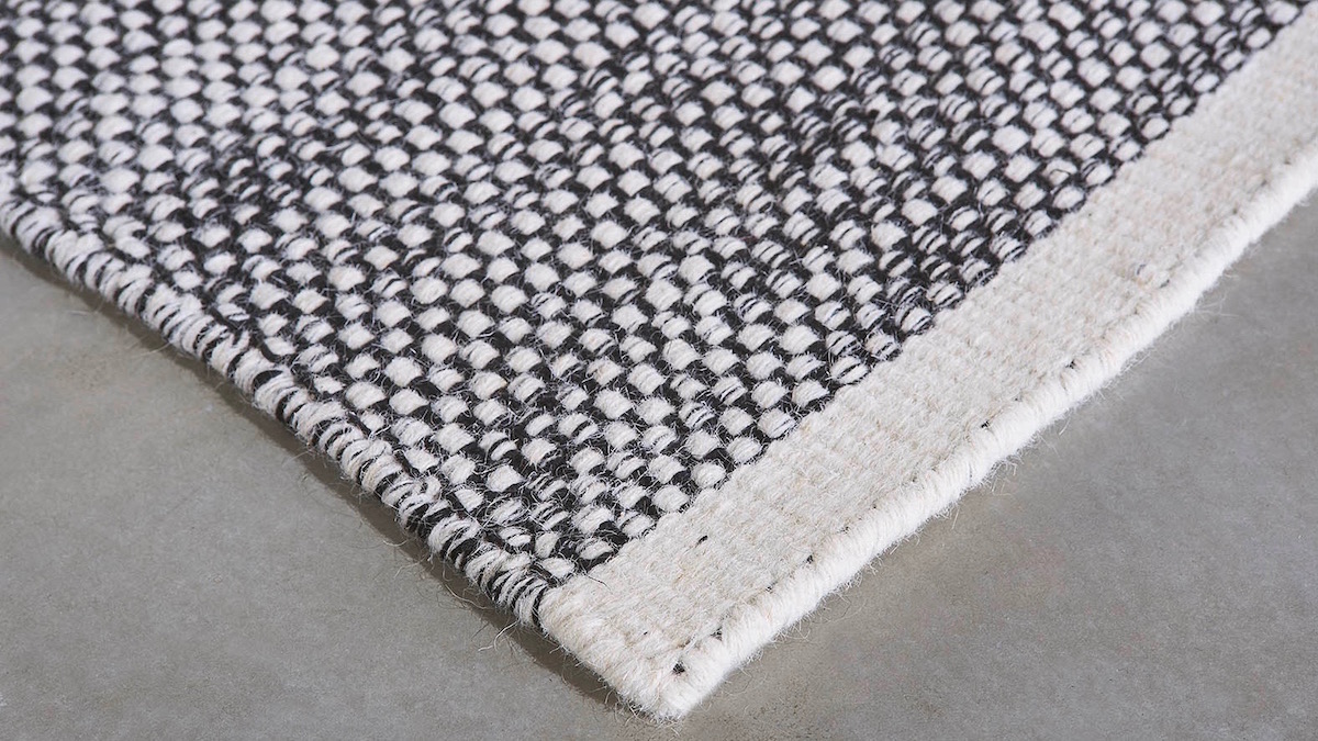 Vloerkleed wol teppe zwart en wit detail Vloerkleed wol teppe zwart en wit detail