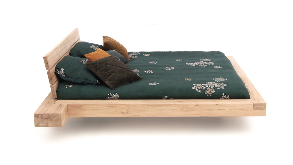 Eikenhouten balkenbed met nachtkastjes Eikenhouten balkenbed met nachtkastjes