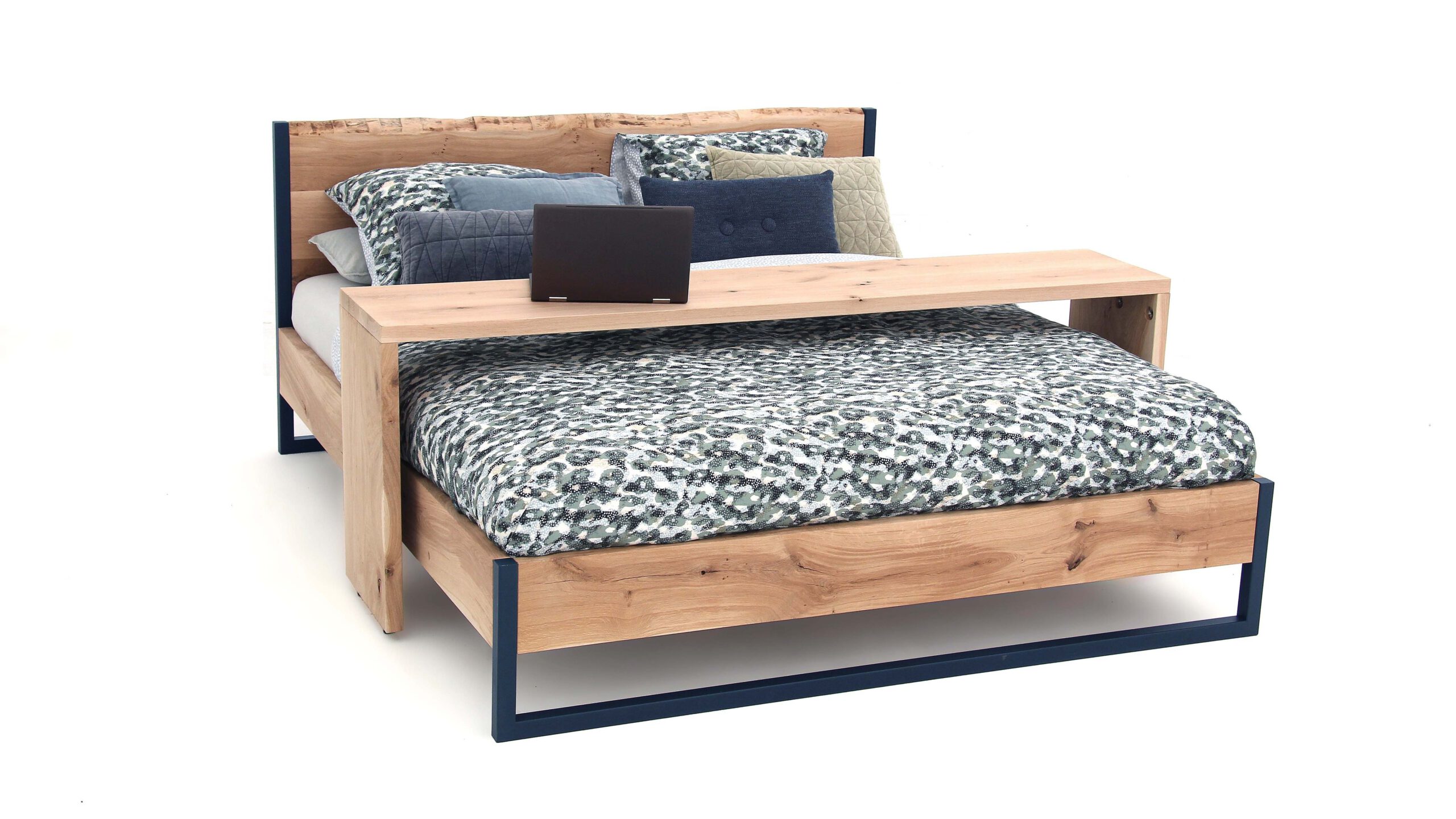 Massief eiken bedtafel Massief eiken bedtafel