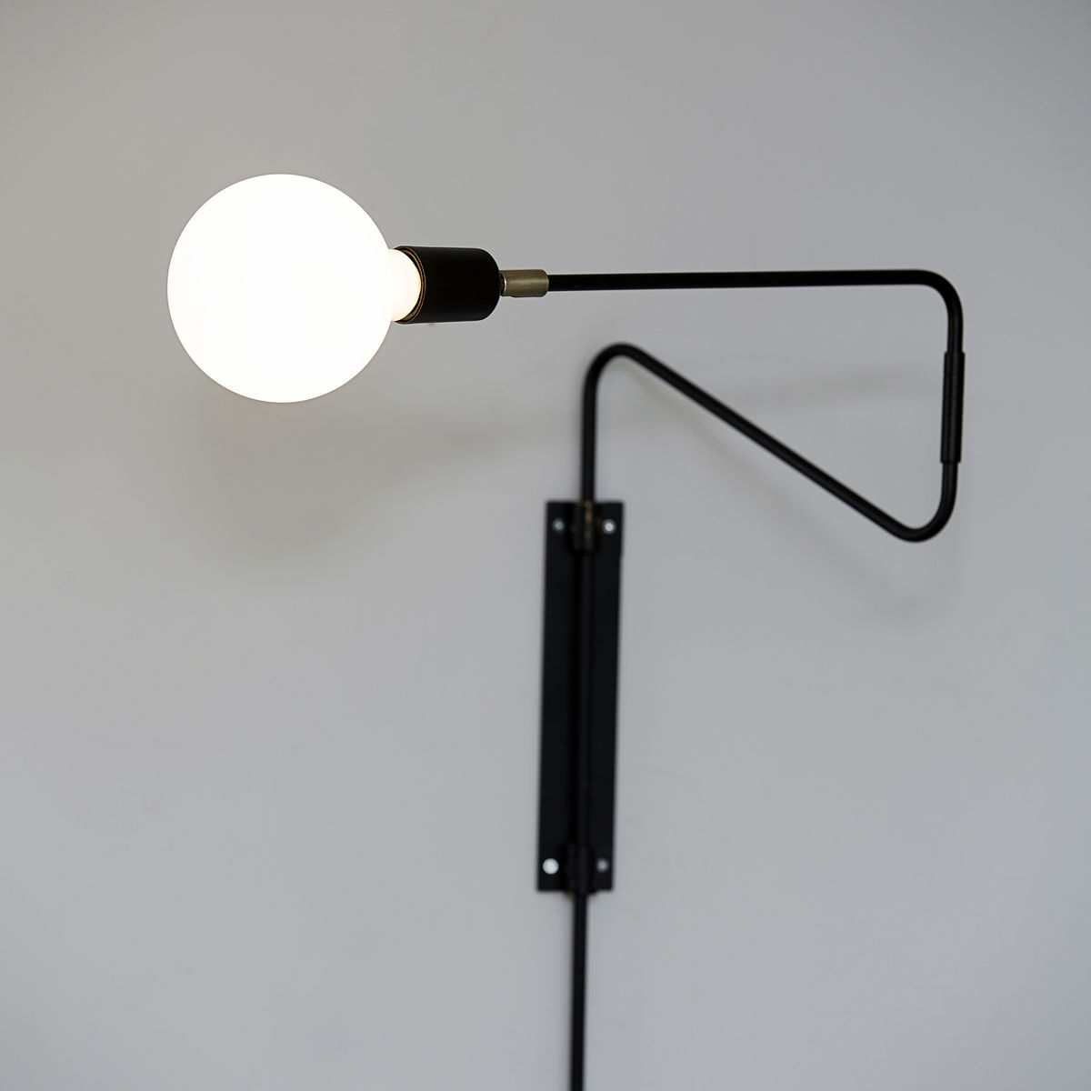 203660210_11 House Doctor Wandlamp Swing Zwart
