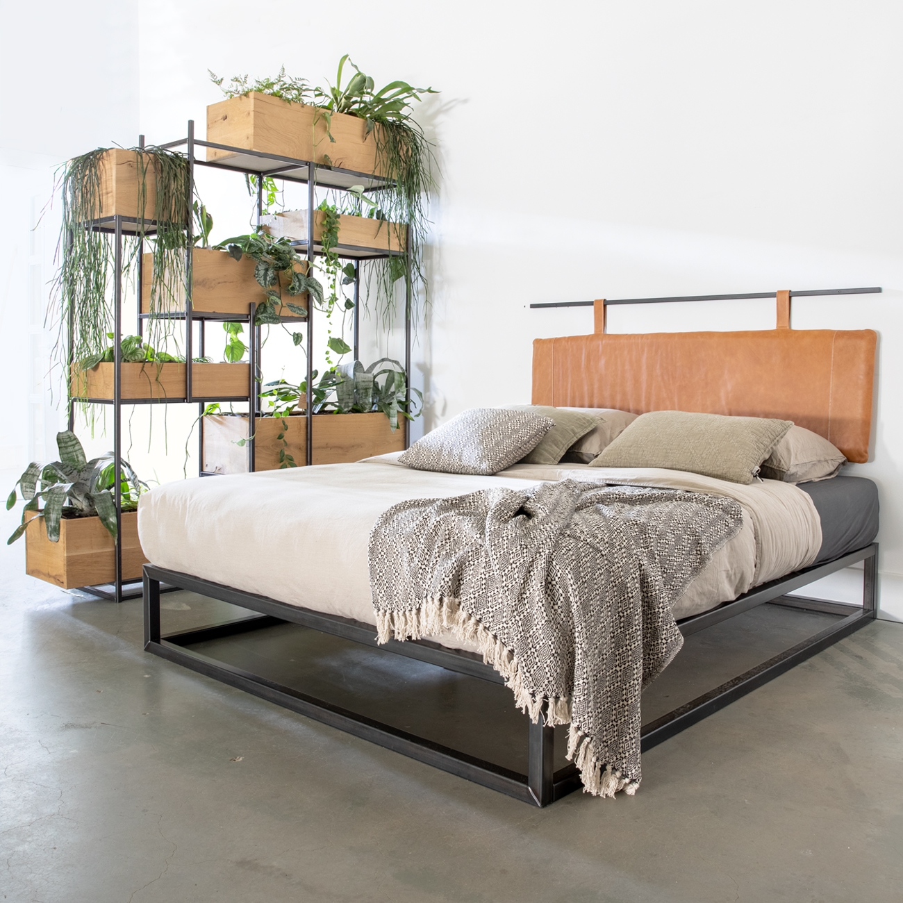 Plantenkast staal platform bed industrieel Plantenkast staal platform bed industrieel