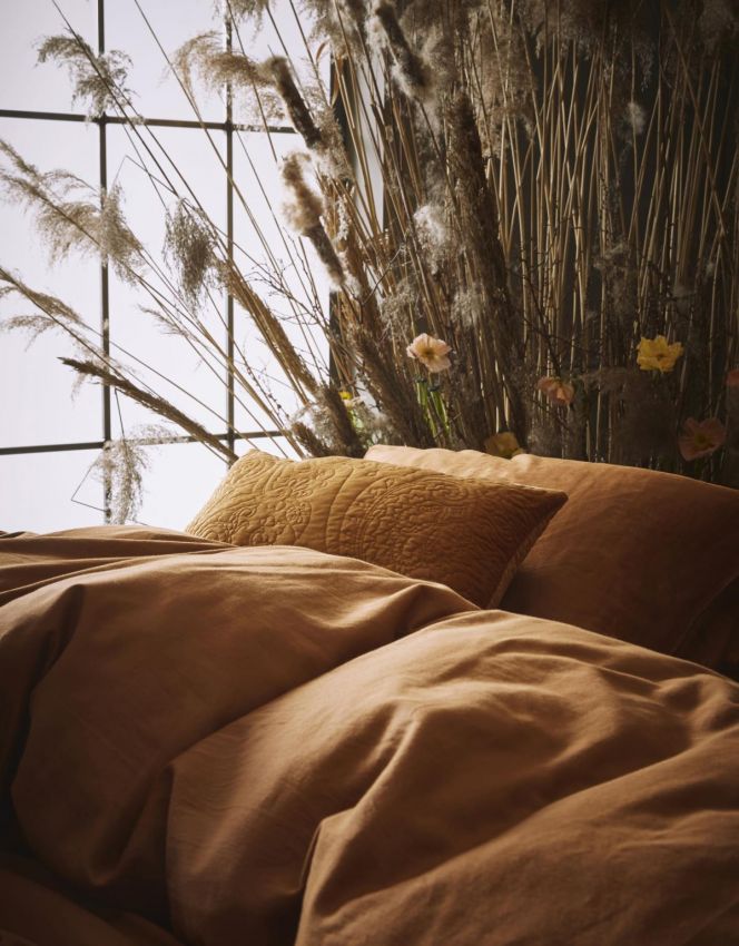 Sfeerfoto van het dekbedovertrek minte duvet cover leather brown Sfeerfoto van het dekbedovertrek minte duvet cover leather brown