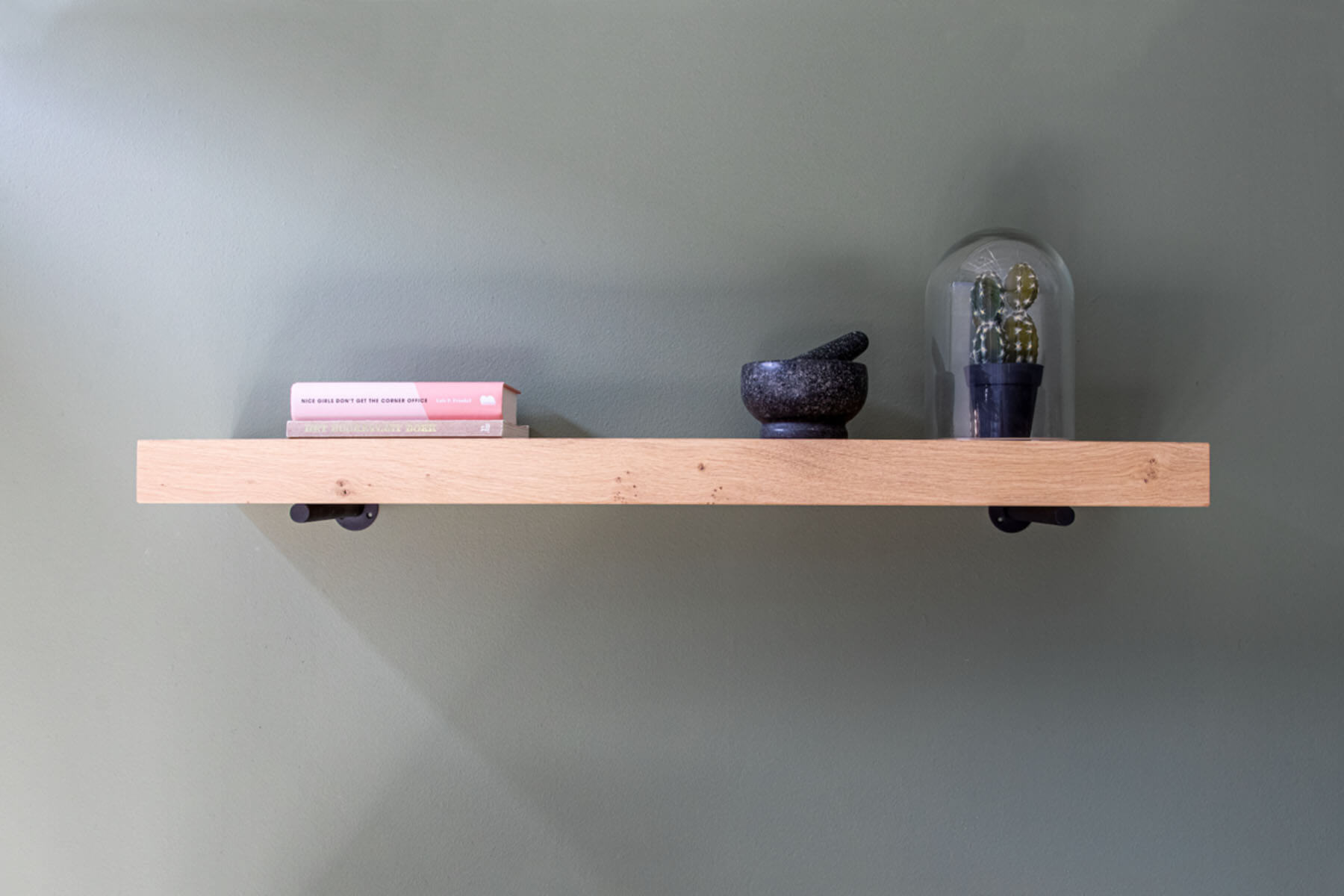 Productafbeelding van rustieke wandplank van eikenhout 6 cm dik Productafbeelding van rustieke wandplank van eikenhout 6 cm dik