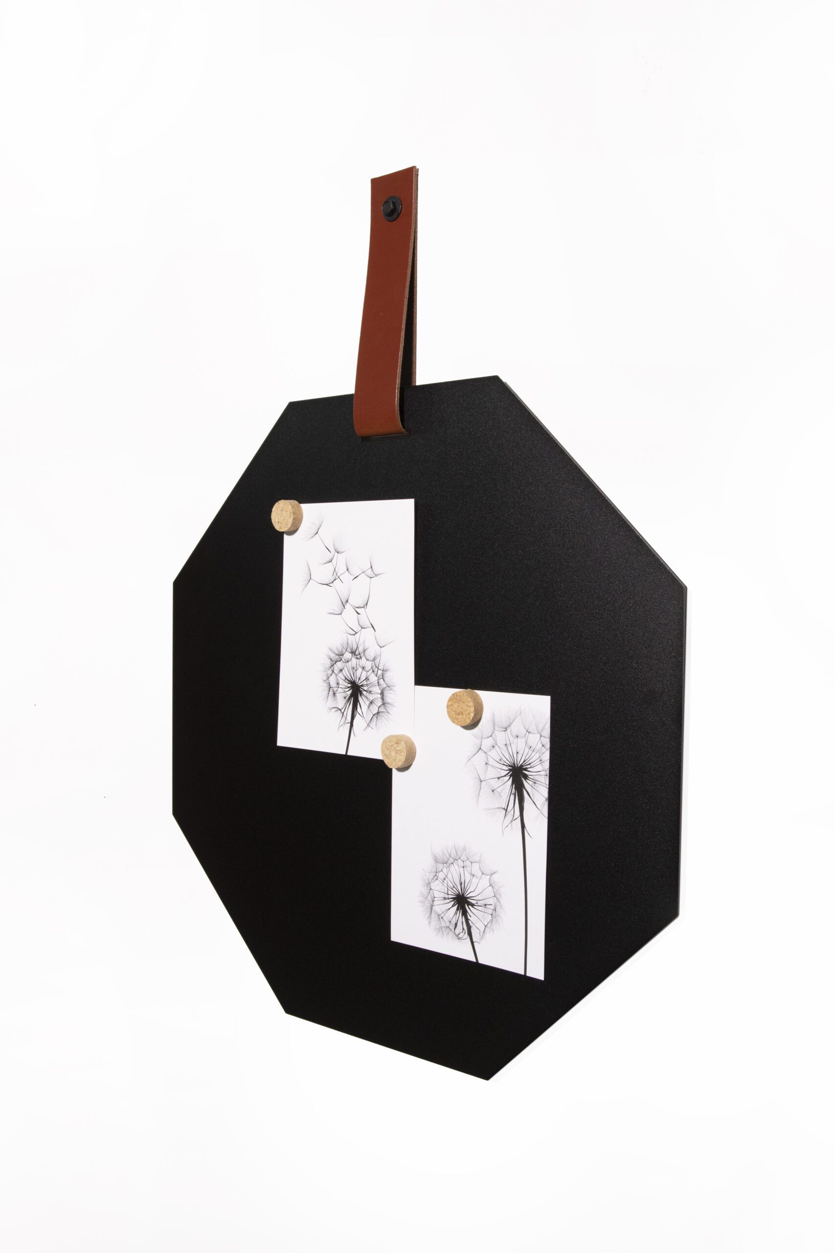 Productfoto vanuit zijaanzicht van het magneetbord aiment hexagon Productfoto vanuit zijaanzicht van het magneetbord aiment hexagon