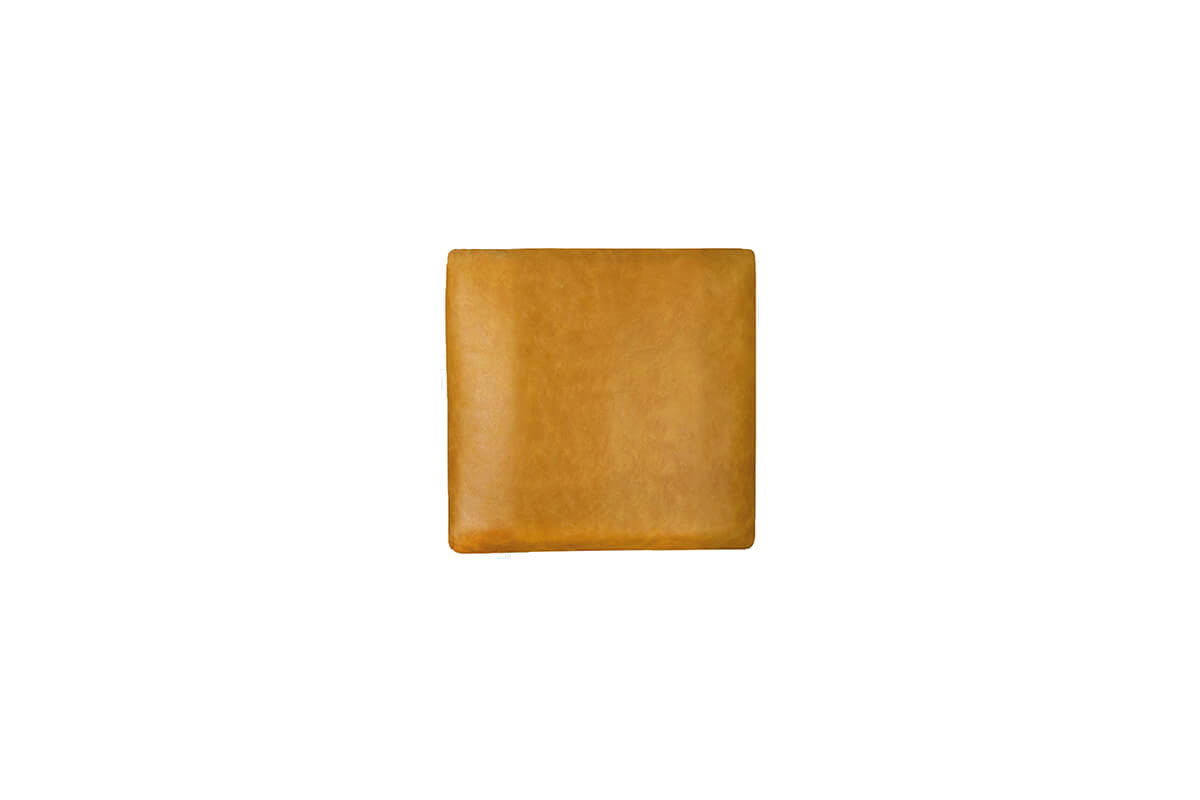 Productafbeelding van okergele leren kussen ThunderSky NAHKA Productafbeelding van okergele leren kussen HeyHoney NAHKA