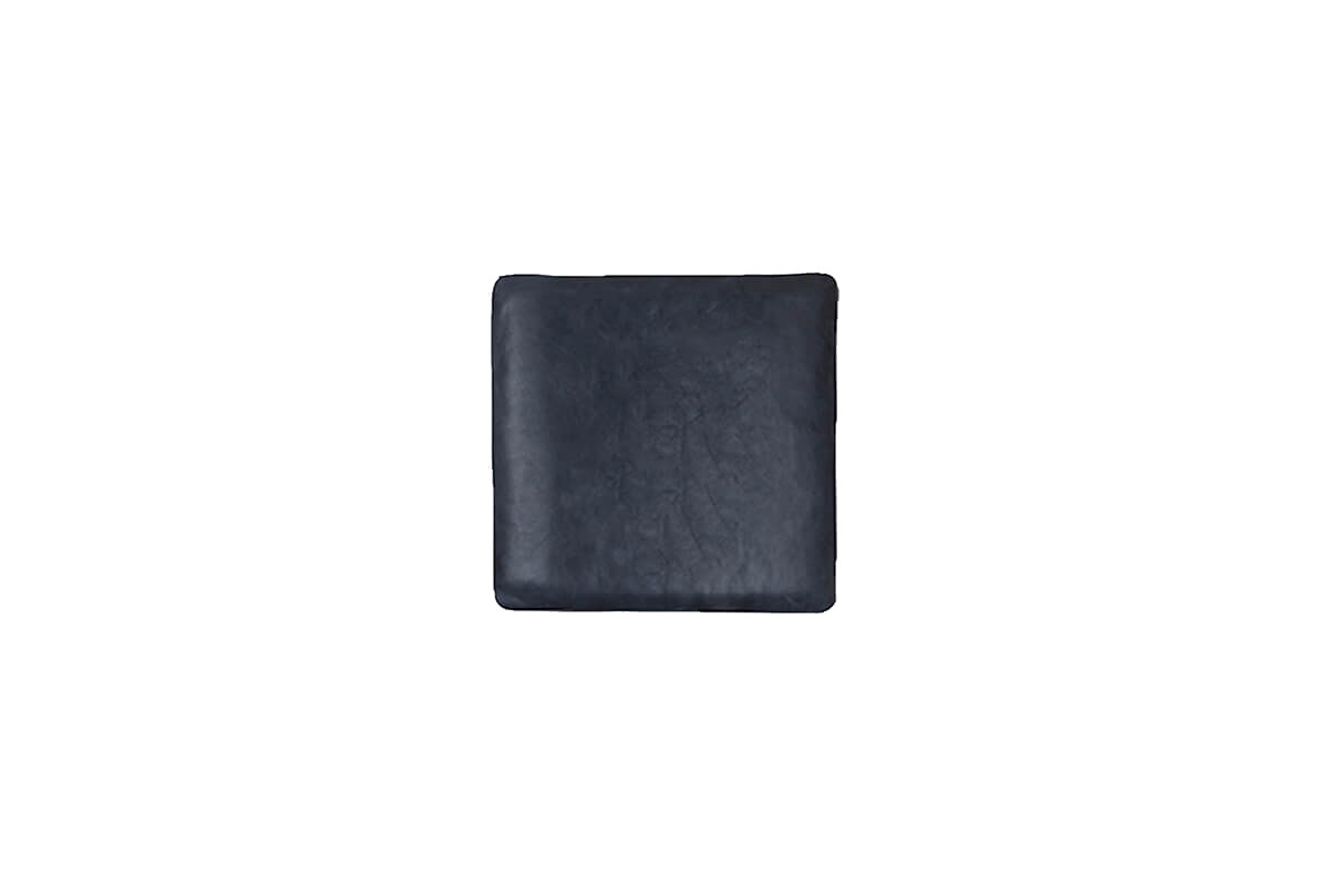 Productafbeelding van donkerblauwe leren kussen InkyBlue NAHKA Productafbeelding van donkerblauwe leren kussen InkyBlue NAHKA