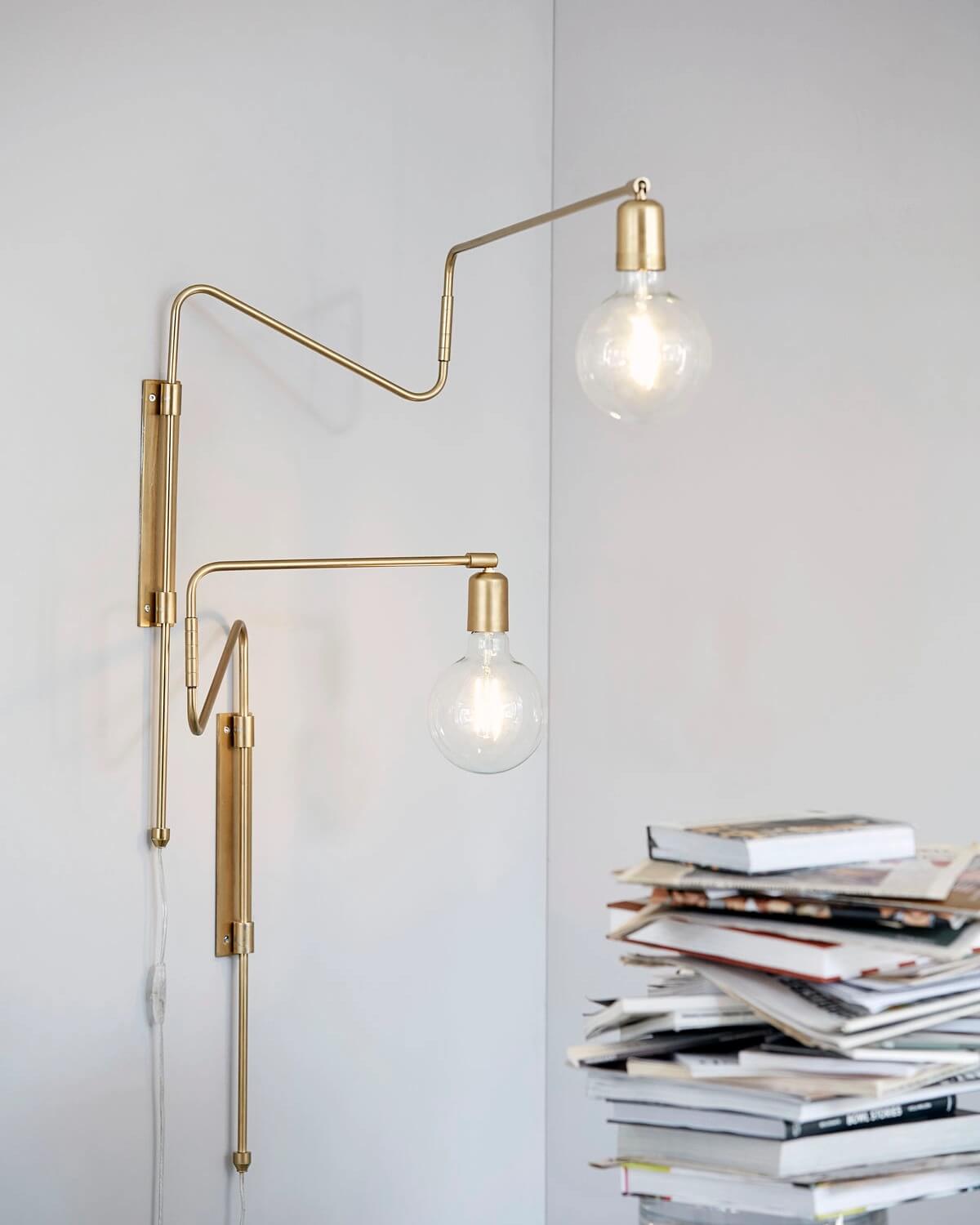 Sfeerfoto van grote swing lamp messing Sfeerfoto van grote swing lamp messing