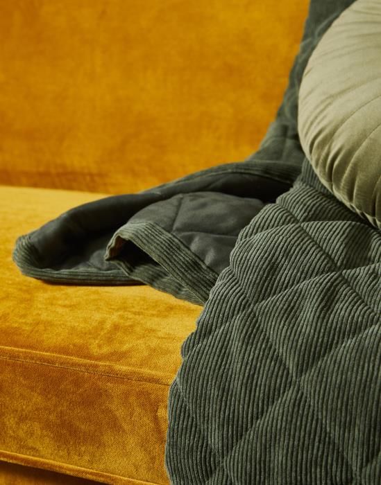billie_quilt_dark_green_401527_492_397_lr_s1_p Sfeerfoto 2 essenza billie donkergroen sprei