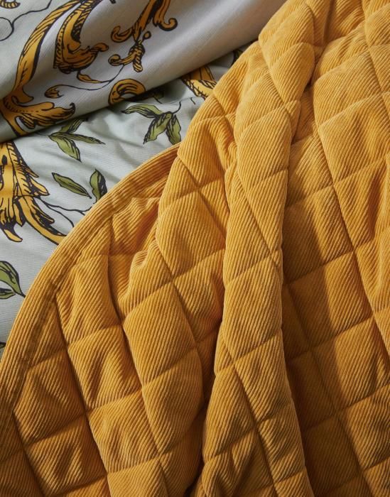Sfeerfoto 4 essenza billie mosterdgeel sprei Sfeerfoto 4 essenza billie mosterdgeel sprei